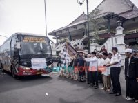 Pimpin Pemberangkatan Santri ke Pondok, Bupati Jember_ Belajarlah dengan Sungguh-Sungguh