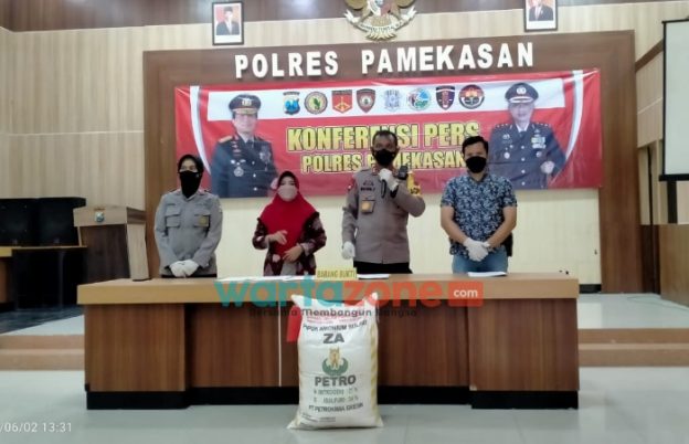 Polres Pamekasan Amankan Truk Bermuatan 9 Ton Pupuk Bersubsidi Asal Sumenep