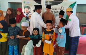 Salurkan Infak dan Sedekah Donatur, Lazisnu MWCNU Rubaru Rutin Gelar Santunan Anak Yatim