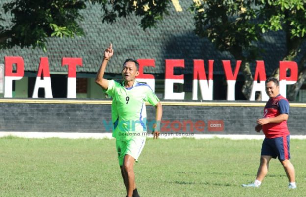 Semangat Kebersamaan Sambut Porprov Jatim 2022, Kominfo Jember Tanding Sepak Bola dengan Wartawan