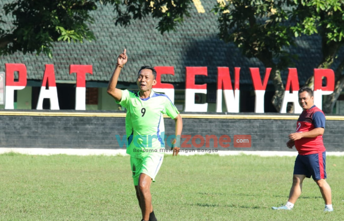 Semangat Kebersamaan Sambut Porprov Jatim 2022, Kominfo Jember Tanding Sepak Bola dengan Wartawan