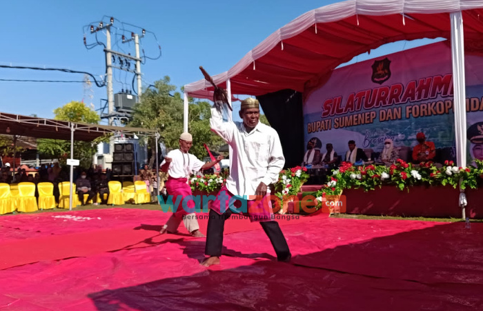 Silaturrahim di Pulau Sapeken, Bupati Sumenep Disambut Pencak Silat Suku Bajo