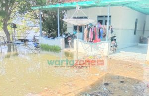 Tanggul Jebol, Sejumlah Rumah Warga Gersik Putih Sumenep Tergenang