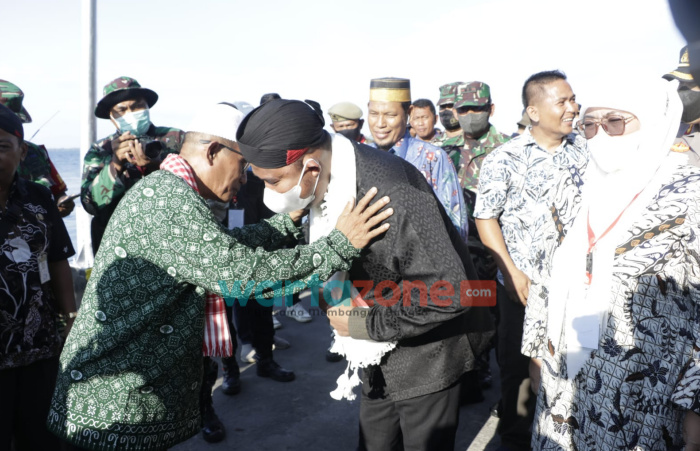 Tiba di Pulau Sapeken, Bupati Sumenep Bersama Rombongan Disambut Antusias