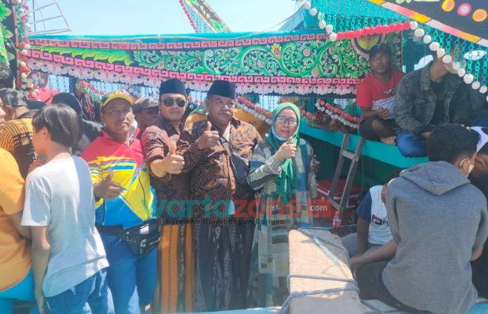 Warga Banbaru Gelar Petik Laut, Pemdes Ambil Peran Suksesnya Tradisi Sakral Pesisir