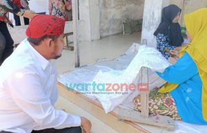 ASN Sumenep Wajib Gunakan Seragam Batik Tulis Lokal, Cara Bupati Achmad Fauzi Pulihkan Ekonomi Pascapandemi