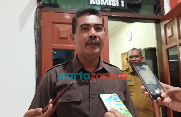 Foto: Wakil Ketua Komisi A DPRD Bojonegoro, Sugiyono, ditemui usai studi banding ke Komisi I DPRD Kabupaten Sumenep. (Panji Agira for wartazone.com)