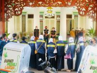 Foto: Program peduli lansia yang digagas Bupati Pamekasan, Madura, Jawa Timur, Baddrut Tamam pada tahun 2021 masih tetap berjalan hingga saat ini.