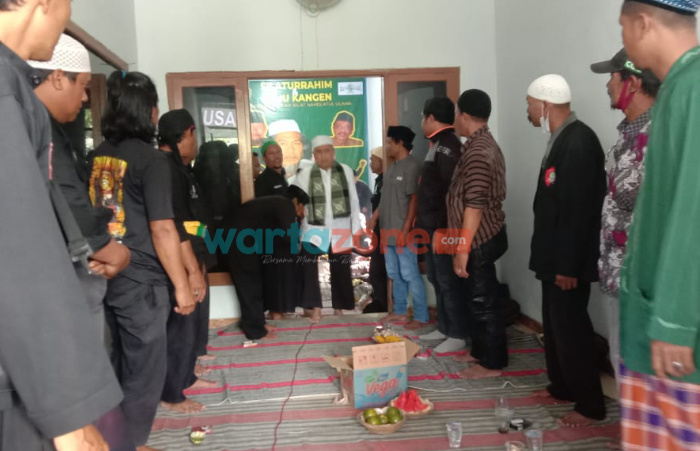 Foto: Ratusan sesepuh pendekar Pencak Silat Nahdlatul Ulama Pagar Nusa di Kabupaten Banyuwangi, Jawa Timur, berkumpul di kediaman Mahfud Syamsul Hadi di Desa Sukorejo, Kecamatan Bangorejo.