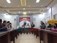 Foto: Pengurus Daerah PABPDSI Kabupaten Sumenep, saat menggelar Ngobras Desa (Ngobrol Santai Seputar Desa) bertempat di aula kantor DPMD Sumenep. Selasa, 5 Juli 2022.