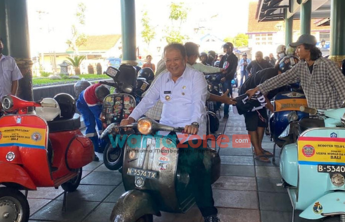 Lepas Rombongan Kover Jember ke Bali, Bupati Hendy Bernostalgia dengan Vaespa