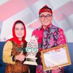 Mas Tamam Terima Penghargaan Sebagai Tokoh Penggerak Koperasi Terbaik
