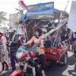 Peringati Satu Suro, Puluhan Petani Jember Lakukan Kirab Hasil Bumi