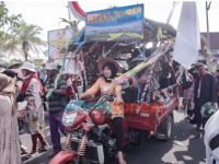 Peringati Satu Suro, Puluhan Petani Jember Lakukan Kirab Hasil Bumi