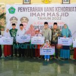 Beri BPJamsostek Untuk 550 Imam Masjid, Bupati Pamekasan Ajak Seluruh Elemen Bergandeng Tangan