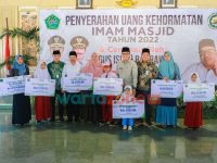 Beri BPJamsostek Untuk 550 Imam Masjid, Bupati Pamekasan Ajak Seluruh Elemen Bergandeng Tangan