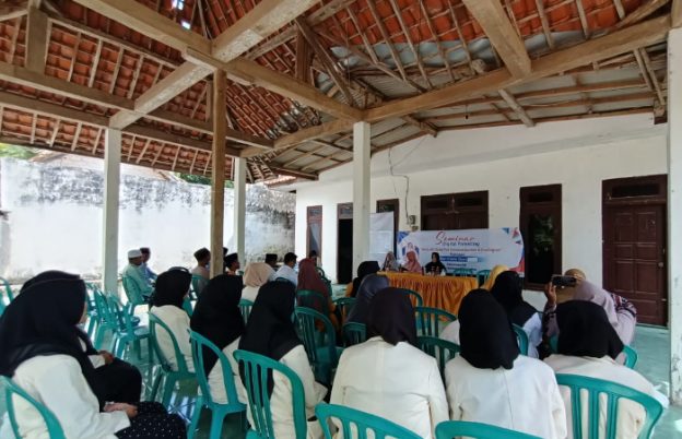 KKN-LD INKADHA Edukasi Mendidik Anak Melalui Seminar Digital Parenting