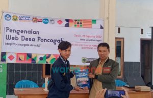 Mahasiswa KKN UNEJ Kenalkan Website untuk Branding Desa Poncogati