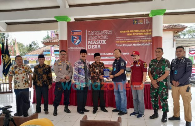 Peringati HUT Kemenkumham Ke-77, Kantor Imigrasi Non TPI Pamekasan Gelar Layanan Paspor Masuk Desa