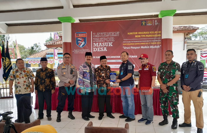 Peringati HUT Kemenkumham Ke-77, Kantor Imigrasi Non TPI Pamekasan Gelar Layanan Paspor Masuk Desa