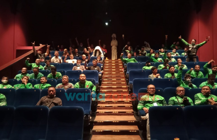 Rayakan HUT ke-77 RI, Ratusan Mitra Pengemudi Grab di 6 Kota Nonton Film Besutan Sineas Indonesia