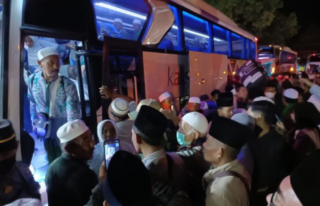 Sambut Kedatangan Jamaah Haji, Bupati Sumenep Sematkan Harapan Jadi Teladan Masyarakat