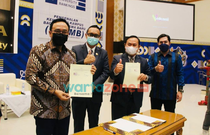 Sepakati Perjanjian Kerjasama, Bupati Pamekasan Sempatkan Motivasi Ribuan Mahasiswa Baru Unair