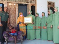 Wujud Kepedulian Kepada Anggota Kodim 0826 Pamekasan, Persit Candra Kirana Sambangi Anggota Keluarga yang Sakit