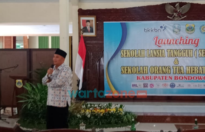 Dinsos P3AKB Bondowoso Resmikan Sekolah Lansia Tangguh dan Sekolah Orang Tua Hebat