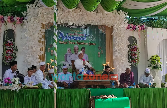 Gelar Rokat Desa, Pemdes Romben Guna Hadirkan Penceramah Kondang KH. Musleh Adnan