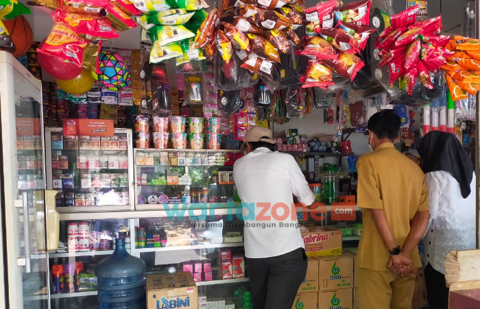 Selama September, Satpol PP Sumenep Gencar Datangi Warung Berantas Rokok Ilegal