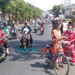 TRC BPBD Jember Bagikan Masker Gratis, Sembari Teruskan Pemantauan Erupsi Gunung Raung