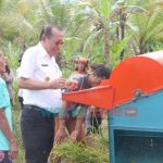 Antsipasi Krisis Pangan Bupati Nias Serahkan Alat Pertanian Kepada Kelompok Tani