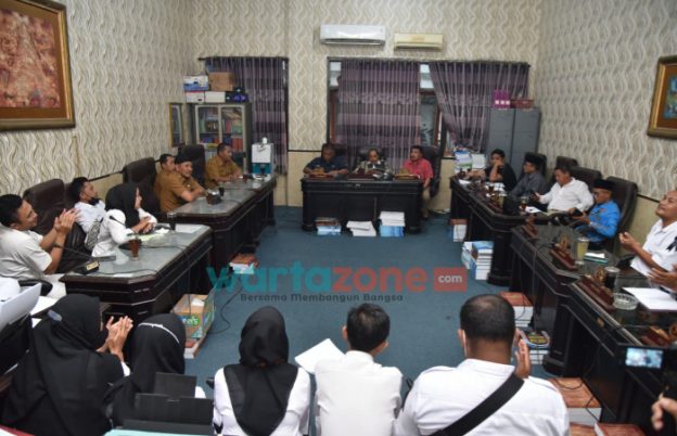 Audiensi ke DPRD Sumenep, Puluhan Tenaga Sukwan Kesehatan Minta Diperjuangkan Nasibnya