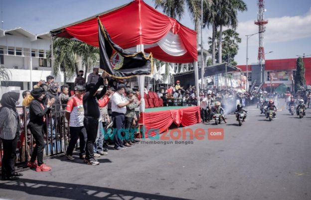 Bupati Hendy Resmikan Road Race dan Supermoto 2022 di depan Alun-Alun Pemkab Jember