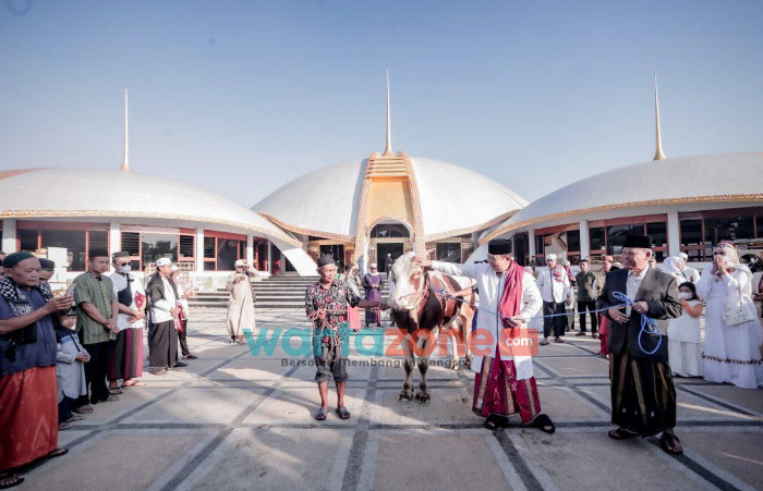Bupati Jember Salat Idul Adha di Masjid Jami’ Al-Baitul Amien Bersama Warganya