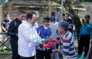 Bupati Jember dan Paguyuban Saras Bagikan Ribuan Daging Kurban