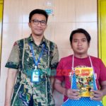 Dosen DKV ITS Bantu Produk Camilan Olahan Kulit Ikan di Pamekasan Naik Kelas