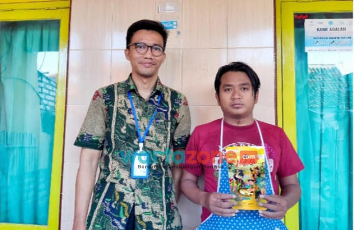 Dosen DKV ITS Bantu Produk Camilan Olahan Kulit Ikan di Pamekasan Naik Kelas