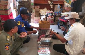 Sisir Peredaran Rokok Ilegal 19 Kecamatan, Satpol PP Sumenep Bersama Bea Cukai Temukan 104 Merek