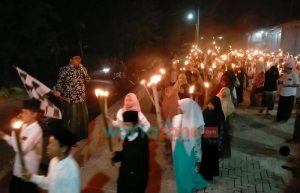 Pawai Obor Santri Awali Puncak Peringatan HSN 2022 Pemdes Lobuk