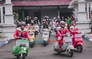 Ratusan Skuter Mania Riding Bareng Keliling Jember Pakai Vespa