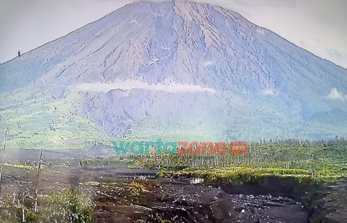 Waspada Lahar Semeru, Warga di Larang Masuk Zona Merah 17 KM dari Puncak