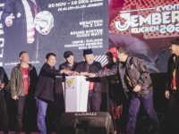 Bupati Jember Resmikan Nobar Pesta Bola Piala Dunia di Alun-Alun