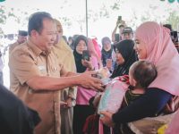 Bupati Jember Salurkan BLT DBHCHT Kepada Warga Kecamatan Jelbuk