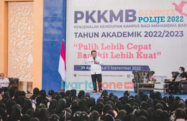 Hadiri PKKMB Polije, Bupati Ajak Ribuan Mahasiswa Dorong Kemajuan Jember Melalui Inovasi