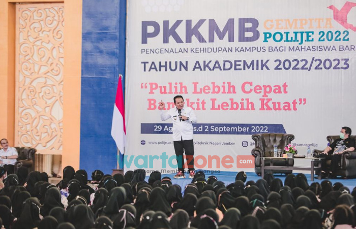 Hadiri PKKMB Polije, Bupati Ajak Ribuan Mahasiswa Dorong Kemajuan Jember Melalui Inovasi