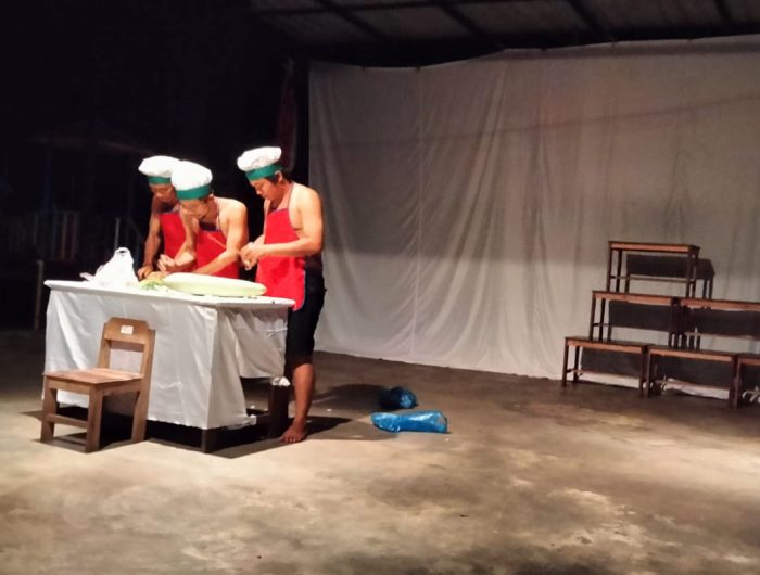 Foto: Penampilan Komunitas Forum Aktor Sumenep (FAS), yang menjadi satu-satunya teater di Madura yang lolos kurasi pada pagelaran Parade Teater Jawa Timur 2022.