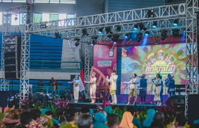 Kenalkan Lagu East Java Got Stronger, Linkrafin Dapat Applause Arumi Bachsin