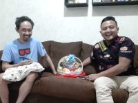 Peduli, Kapolres Jember Sambangi Anggota, Wartawan hingga Pelaku Seni yang Sakit